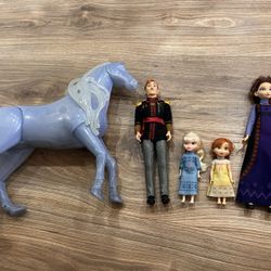 Mattel Arendelle Playset of Disney Frozen Royal Family Barbie dolls Playset Doll Toy Elsa & Anna as girls in pajamas, Queen Iduna, King Agnarr, and sp