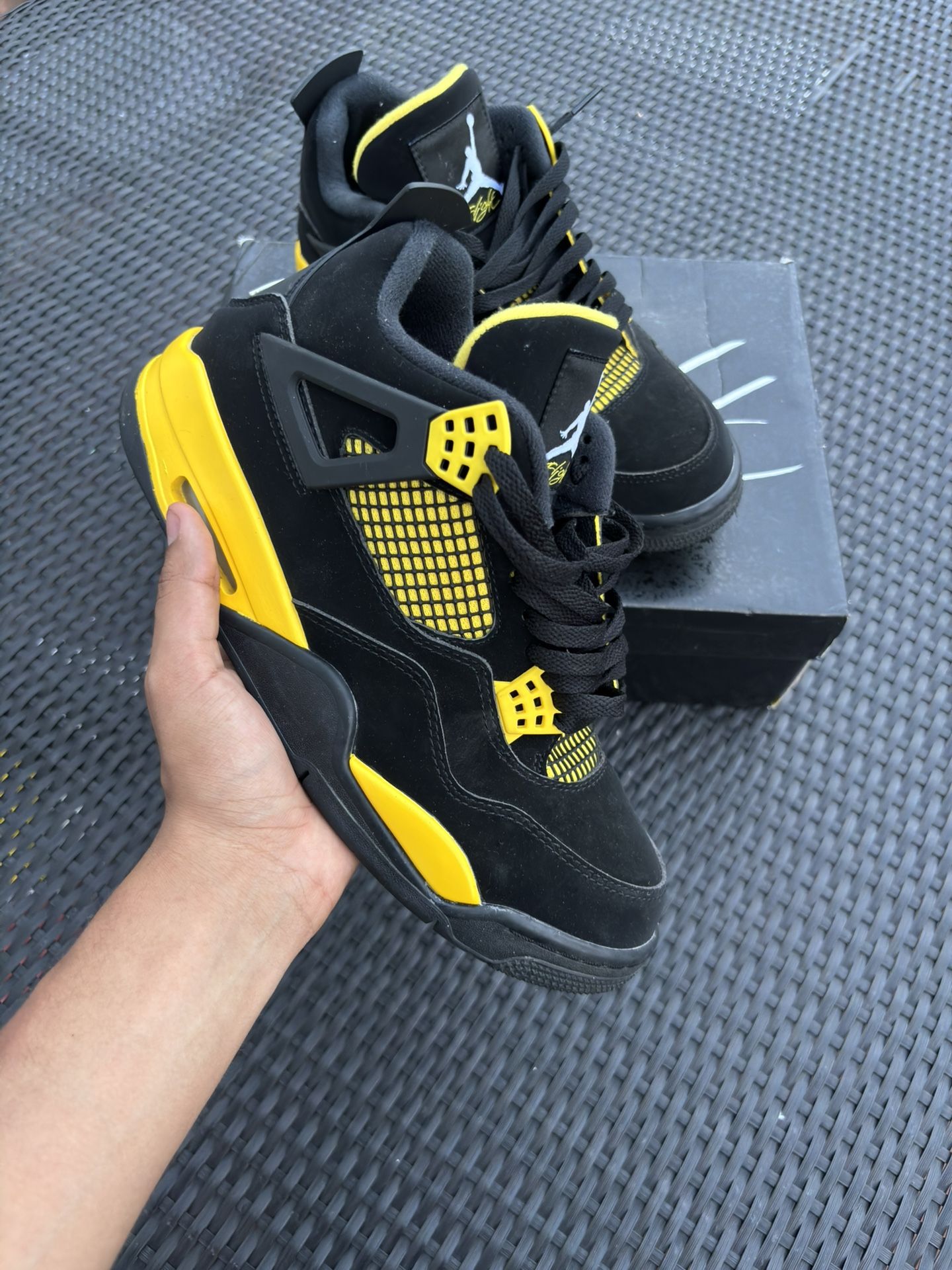 Jordan 4 Thunder