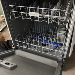 FRIGIDAIRE Dishwasher
