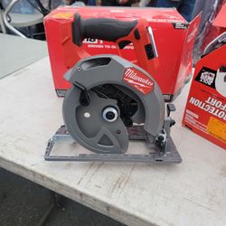 Circular Saw Milwaukee Fuel  7 1/4  TOOL ONLY 