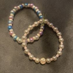 Bracelets 