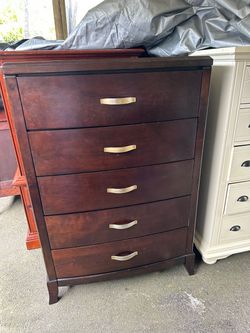 Chest of drawers