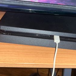 PS4 slim With Controller And 2 Games 