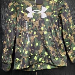 Under Armour Loose Fit- Youth Small
