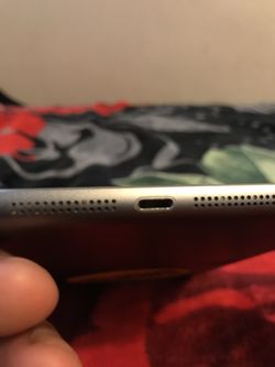 Apple ipad needs screen repaired and to be unlocked