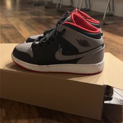 Air Jordan 1 Mid 