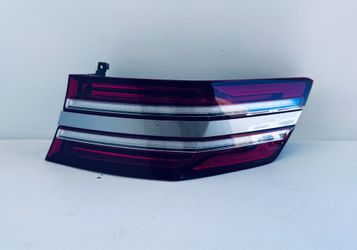 2021-2025 GENESIS GV80 RIGHT SIDE OUTER TAIL LIGHT LED  92402-T1000 OEM (394)