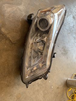 Honda accord 2008-2012 passenger side headlight