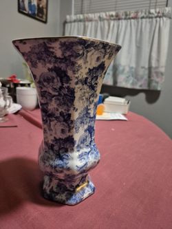 Antic  Vase  