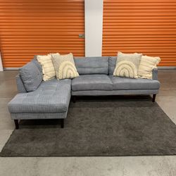 Gorgeous Sectional Couch (Free Delivery 🚚)