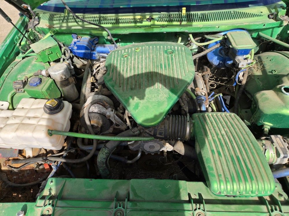1996 CHEVROLET CAPRICE LT1 V8  MOTOR  !!GETS HOT MIGHT NEED HEAD GASKET!!