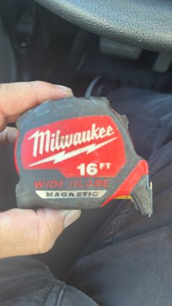 Milwaukee 16ft Wide Blade Magnetic Tape Measure