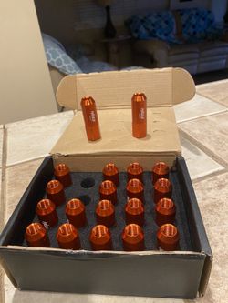 Orange Lugnuts