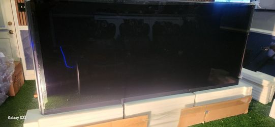 Hisense  ux110.  110in