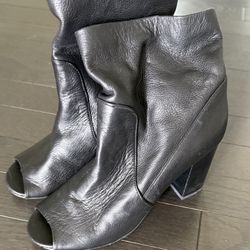 Black Shoes,size 6