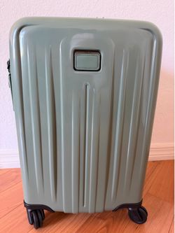 Tumi V4 22" International Expandable 4 Wheeled Carry-On - MSRP $795