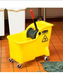 Rubbermaid Commercial Products 31 QT Tandem Mop Bucket and Wringer Combo on Wheels, Yellow, for Floor Cleaning/Wet Mopping