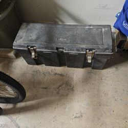 Rubbermaid Tool Chest