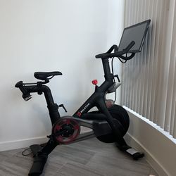 Peloton Bike+ with Weights, Mat & 2 Shoes – Excellent Condition