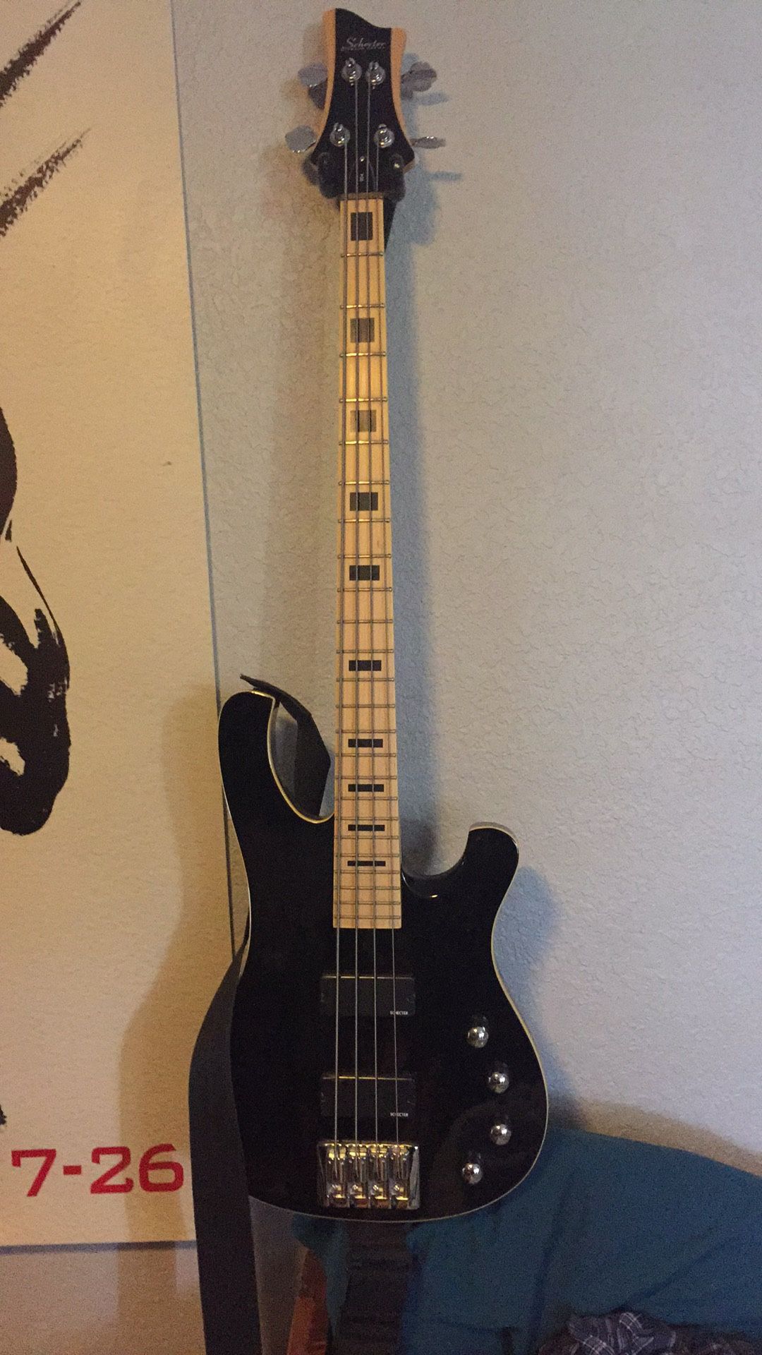 Schecter 004 bass
