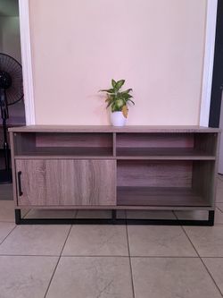 Mesa Para TV De Madera, Semi Nuevo.
