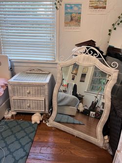 MOVING SALE! Wicker bedroom set