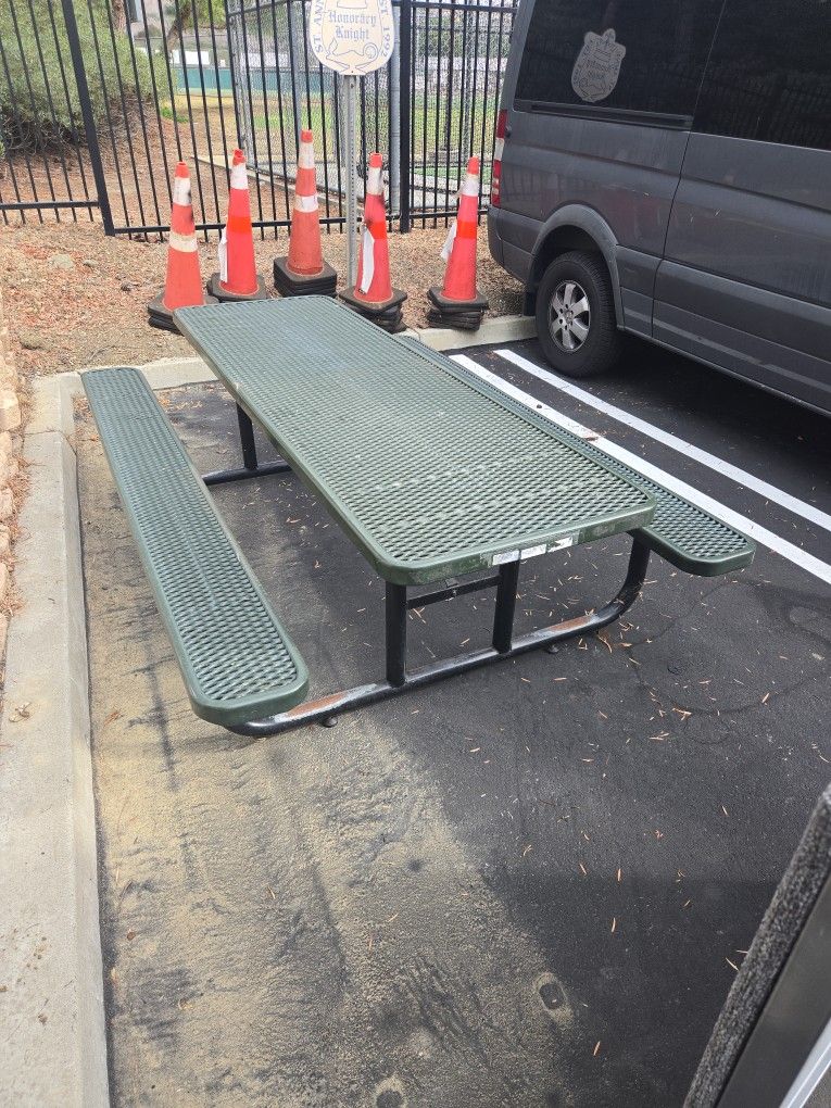 Picnic/Cafeteria Table