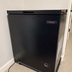 Arctic King 5.0 cu ft Deep Chest Freezer 