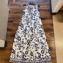 Brand New Woman’s Max Studio brand White and Blue Floral Maxi Dress Up For Sale 