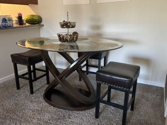 Glass Table/ 4 Chairs