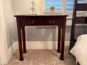 Beautiful Mahogany-Finish 2-Drawer Accent Table