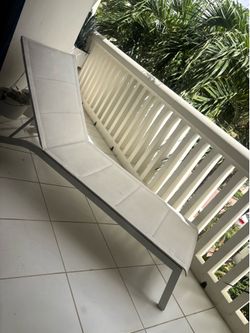OUTDOOR LOUNGE CHAIRS …Pool chaise lounges- Pick up only