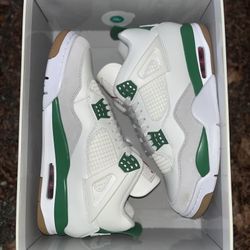 Buying Shoes. HMU If You Have Sneakers, Jordans, Dunks, Yeezy For Sale