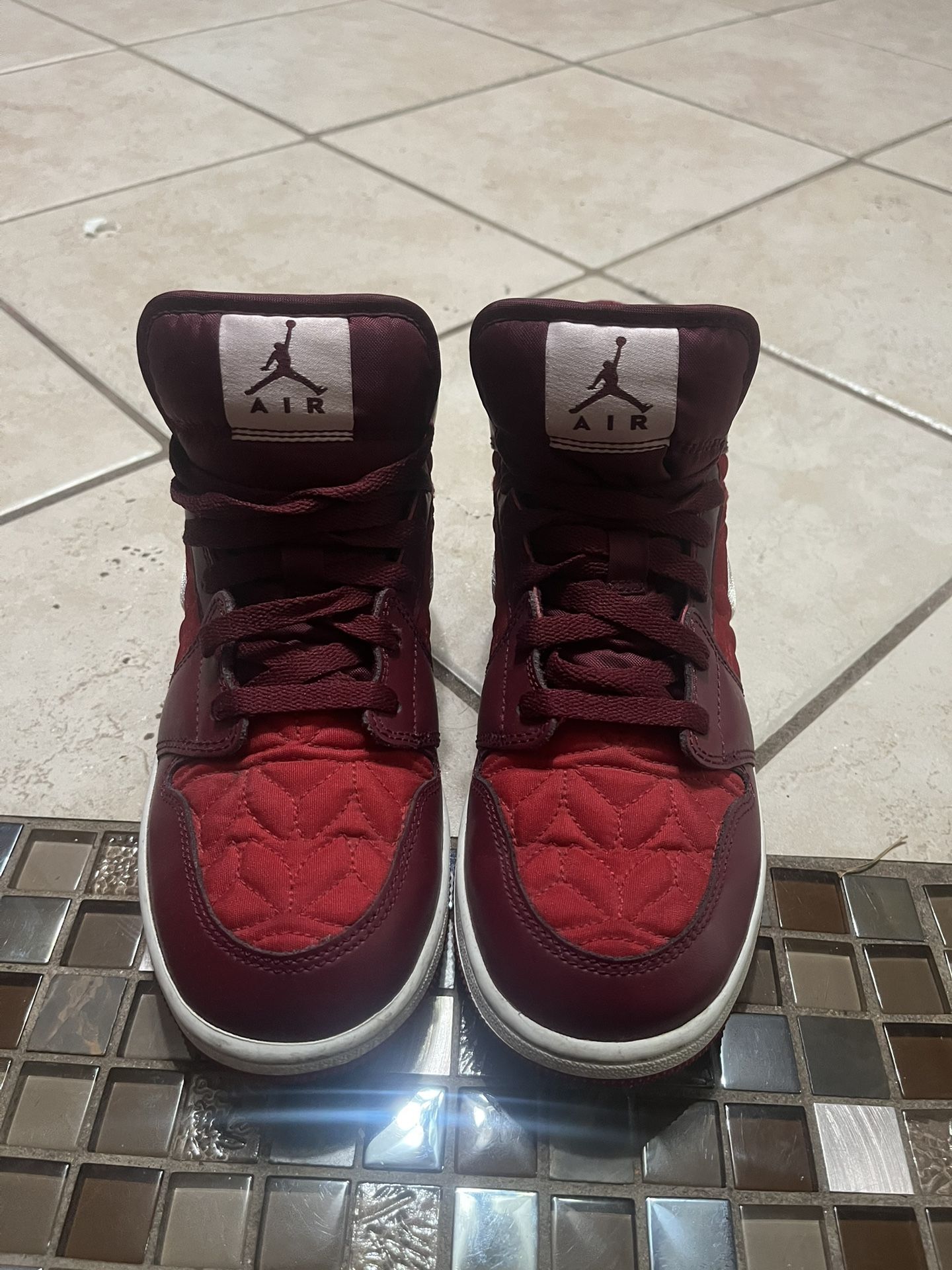 Nike Air Jordan 1 Mid SE Red Quilt (GS)