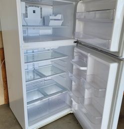 White Kenmore Apartment Size Refrigerator