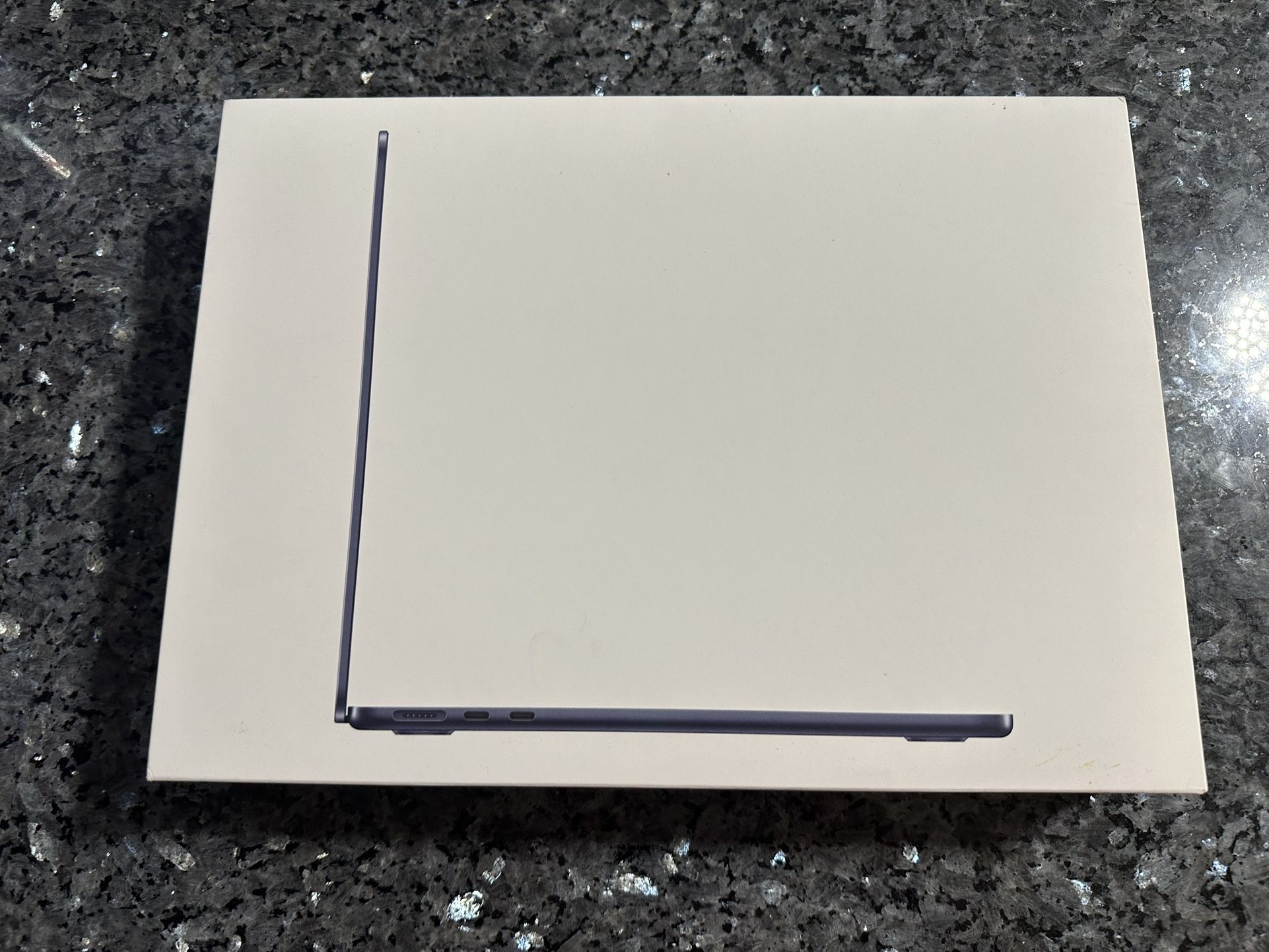 New Apple MacBook Air M2 13” 256GB Midnight