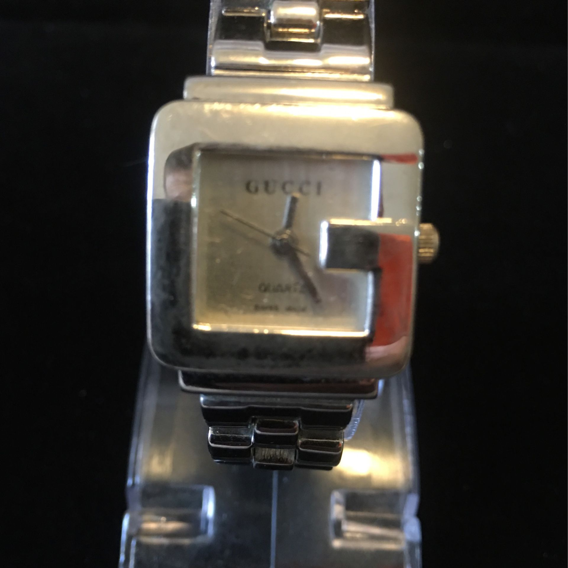 Woman’s Gucci 3300l G Face Watch