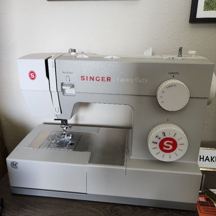 Singer Heavy Duty 4452 & Extension Table