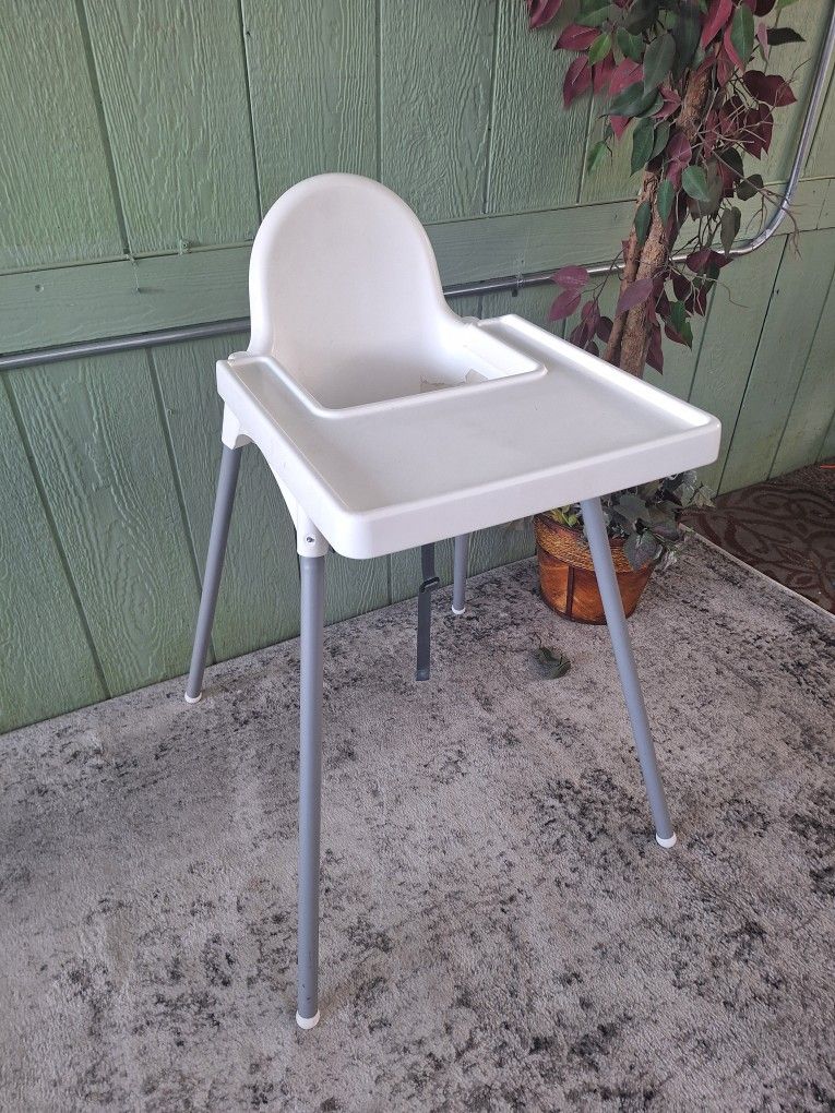 High Chair Wirh All Safety Straps.