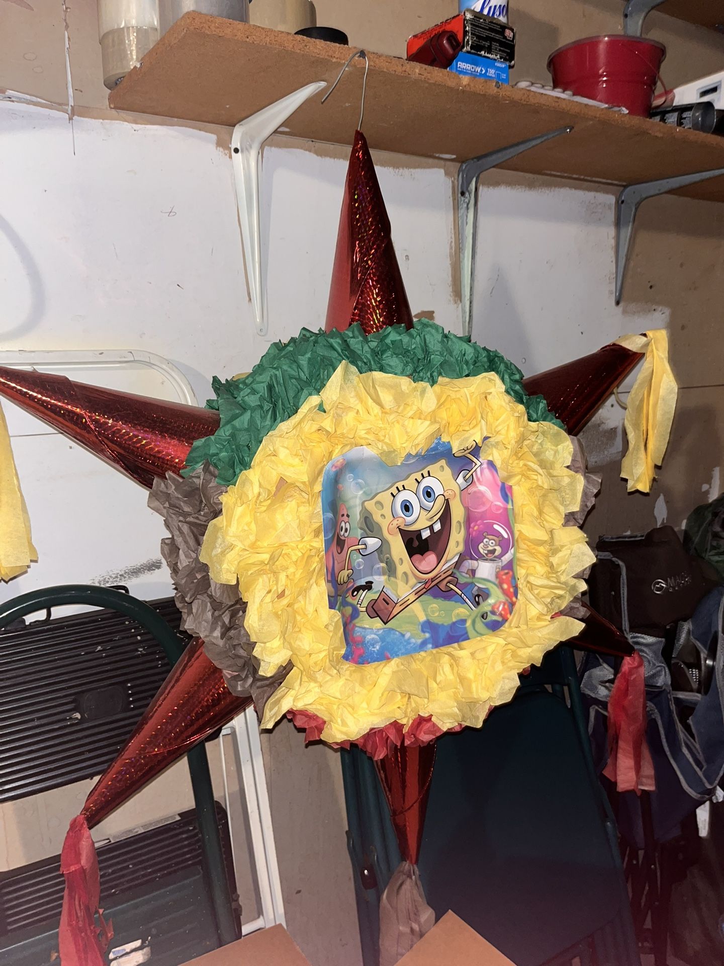 Party Spongebob hitting piñata
