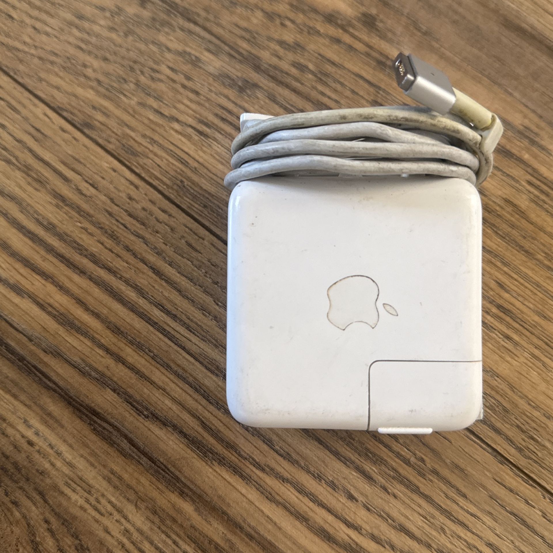 Mac book Air Apple Charger - Apple brand