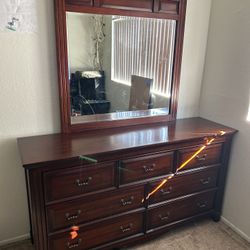 Dresser With Mounted Mirror And 7 Drawers - Brown