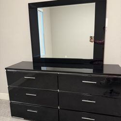 Drawers With Mirror 