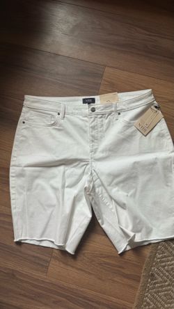 New with tags NYDJ White Denim Shorts Women 16W Plus Size Lift Tuck Technology NEW