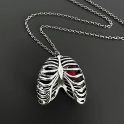 Heart on Trial Necklace – Y2K Gothic Romance 