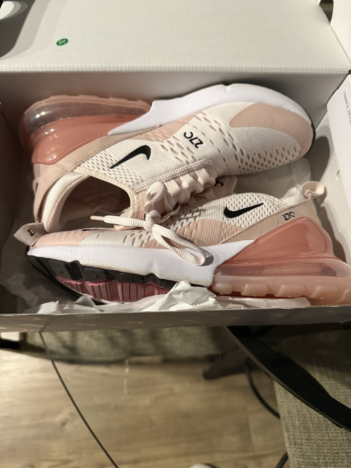 Nike Women’s 270’s 8.5