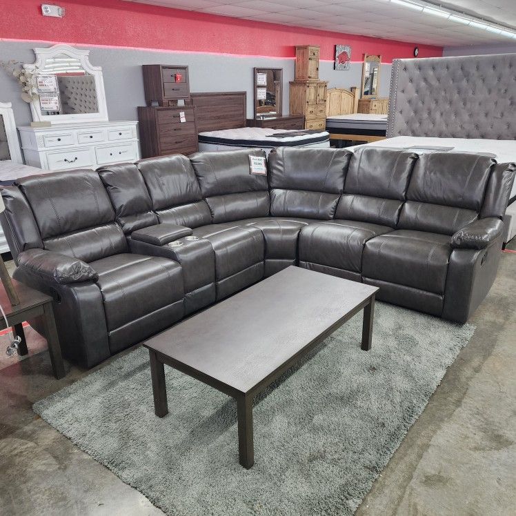 New Double Reclining Sectional 