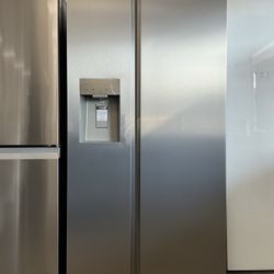 Hisense 29.1 cu. ft. Standard-Depth Side-by-Side Refrigerator