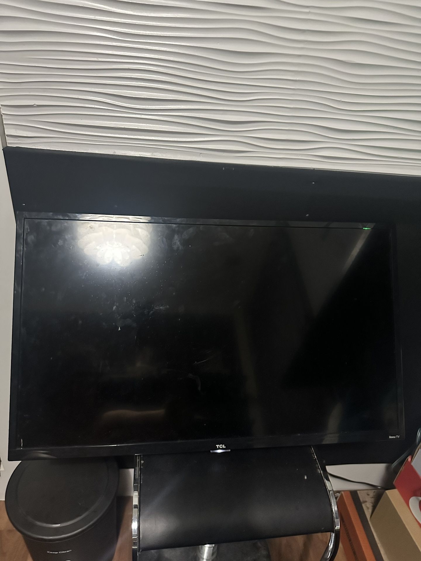 TCL 32" 720p 60Hz Roku Smart LED HDTV