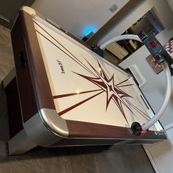 Air hockey table
